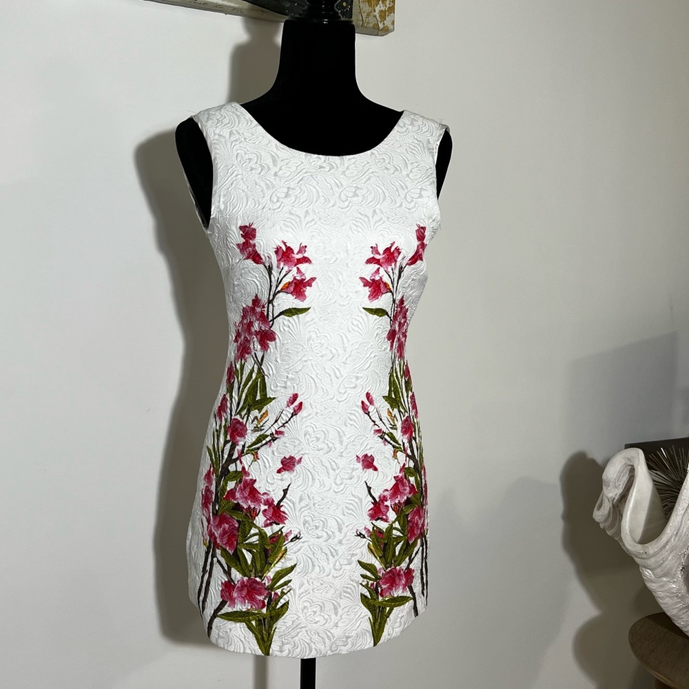 White dress with flowers, Size S